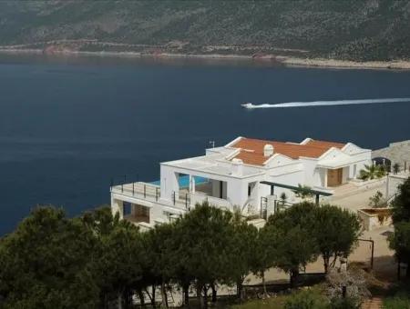 Kaş Denize Sıfır Satılık Villa Meyis Adasına Ve Deniz Manzaralı Satılık Villa